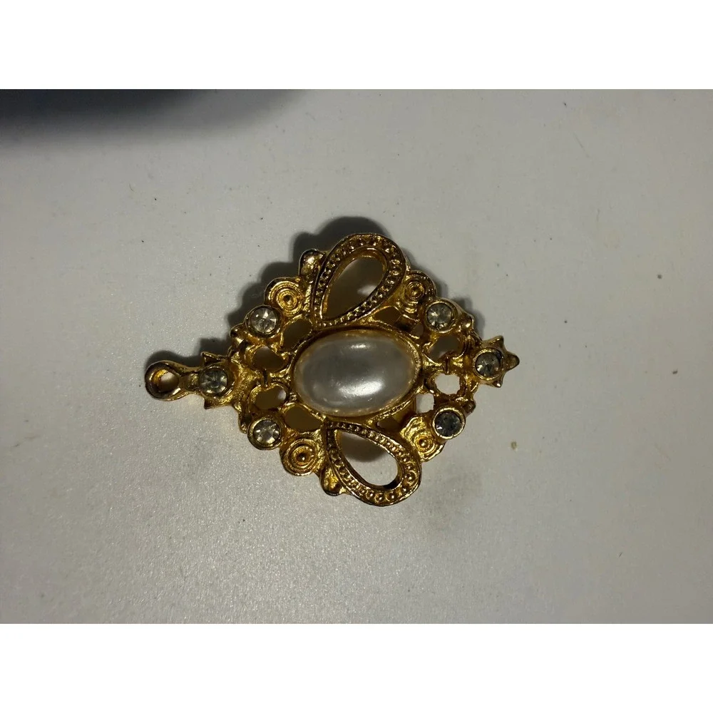 Vintage Gold Tone Faux Pearl Rhinestone Brooch‎ Pendant Ornate Victorian Style